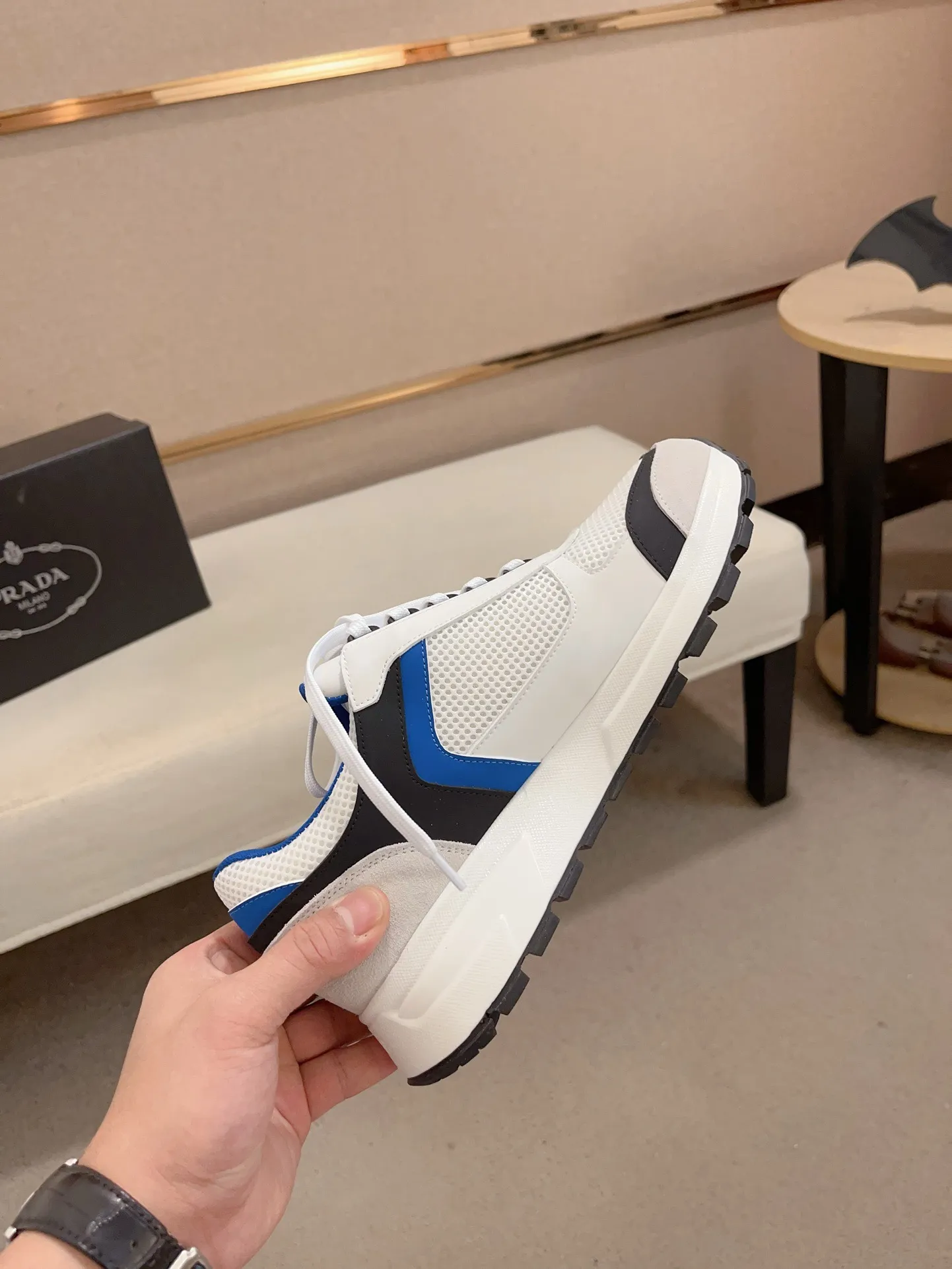 Men's shoes 💰 462💰🇮🇹🇮🇹PRADA (Prada) top 🔍🔍 new models are on sale at the same time at the counter, uppers 🇮🇹 Italian imported first-layer cowhide fabric Fully imported genuine leather lining 💪💪, completely 1⃣️ to 1⃣️ replica 🇮🇹💪💪, ⚠ sole: original sole provided by the original factory, exclusive movable molded foam outsole super comfortable, ⚠ original factory follow-up, 🔍🔍 high quality, you can go in and out of the counter at will, welcome to compare⚠. Code number: 38-44 (45.46 is custom-made and cannot be returned or exchanged)